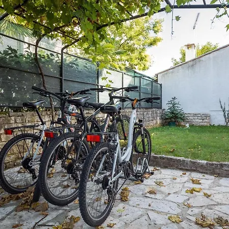 Charming + Free Bikes Apartman Funtana